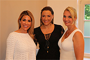 Simone Ballack mit den beiden Beauty Docs (©Foto: Martin Schmitz)